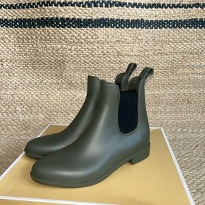 Olive Green Women's Chelsea Boots